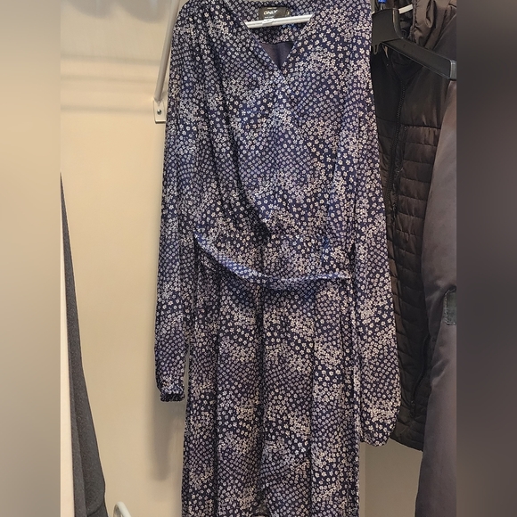 ONLY Floral Long Sleeve Fitted Dress - Picture 8 of 11